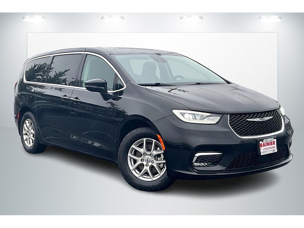 2024 Chrysler Pacifica Touring L's photo