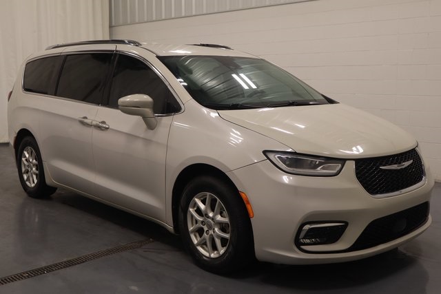 2021 Chrysler Pacifica Touring L photo 2