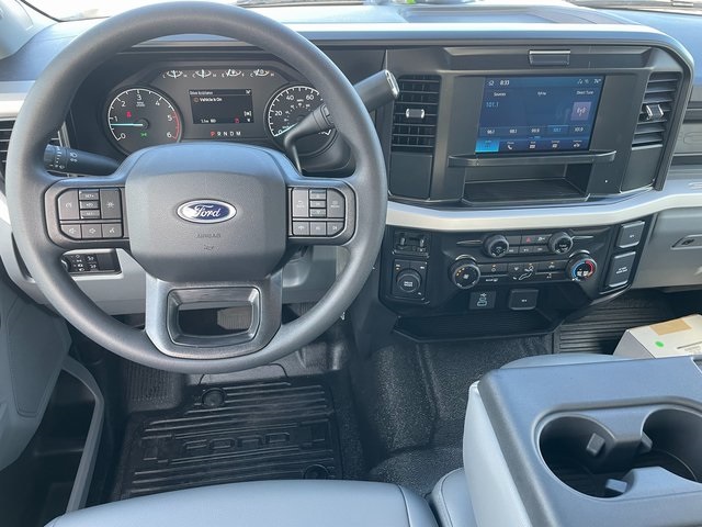 2025 Ford F-450 photo 3