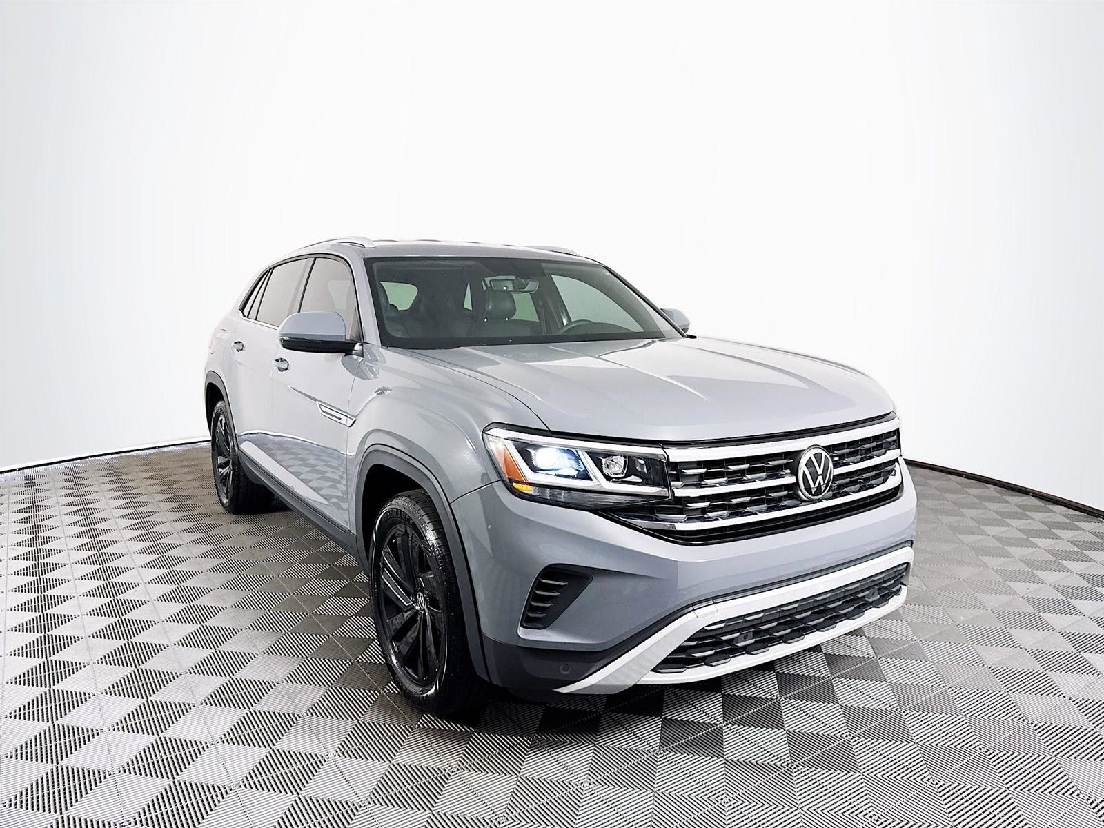 2021 Volkswagen Atlas Cross Sport SE Technology photo 2
