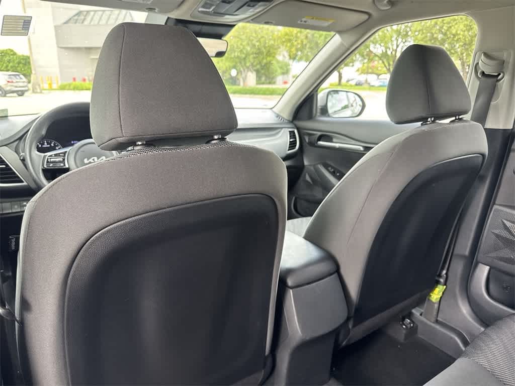 2023 Kia Seltos LX photo 20