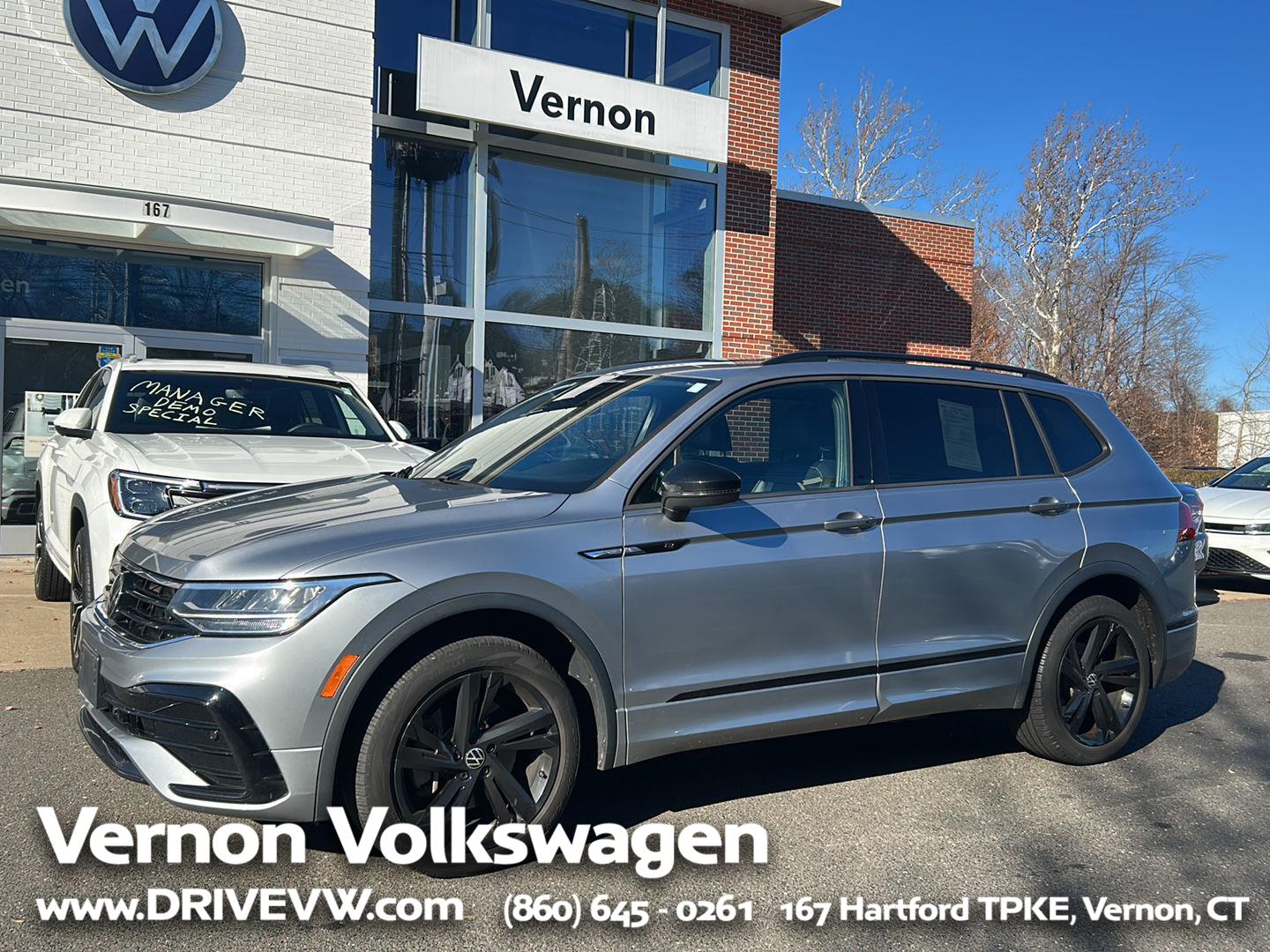 2023 Volkswagen Tiguan SE R-LINE BLACK's photo