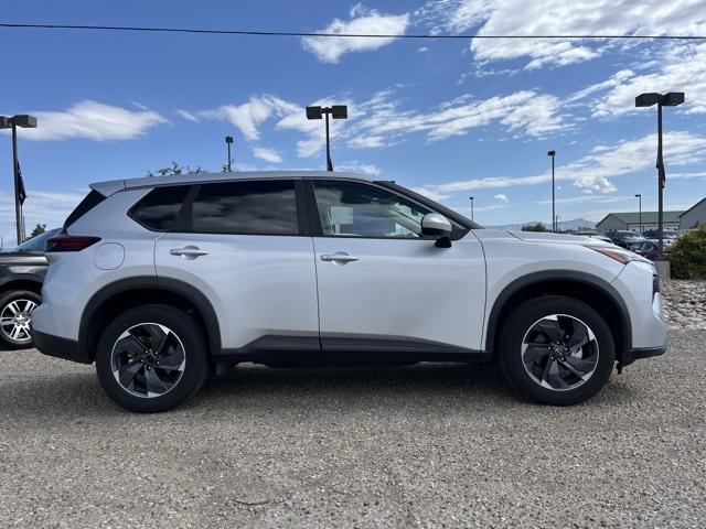 2024 Nissan Rogue SV photo 4