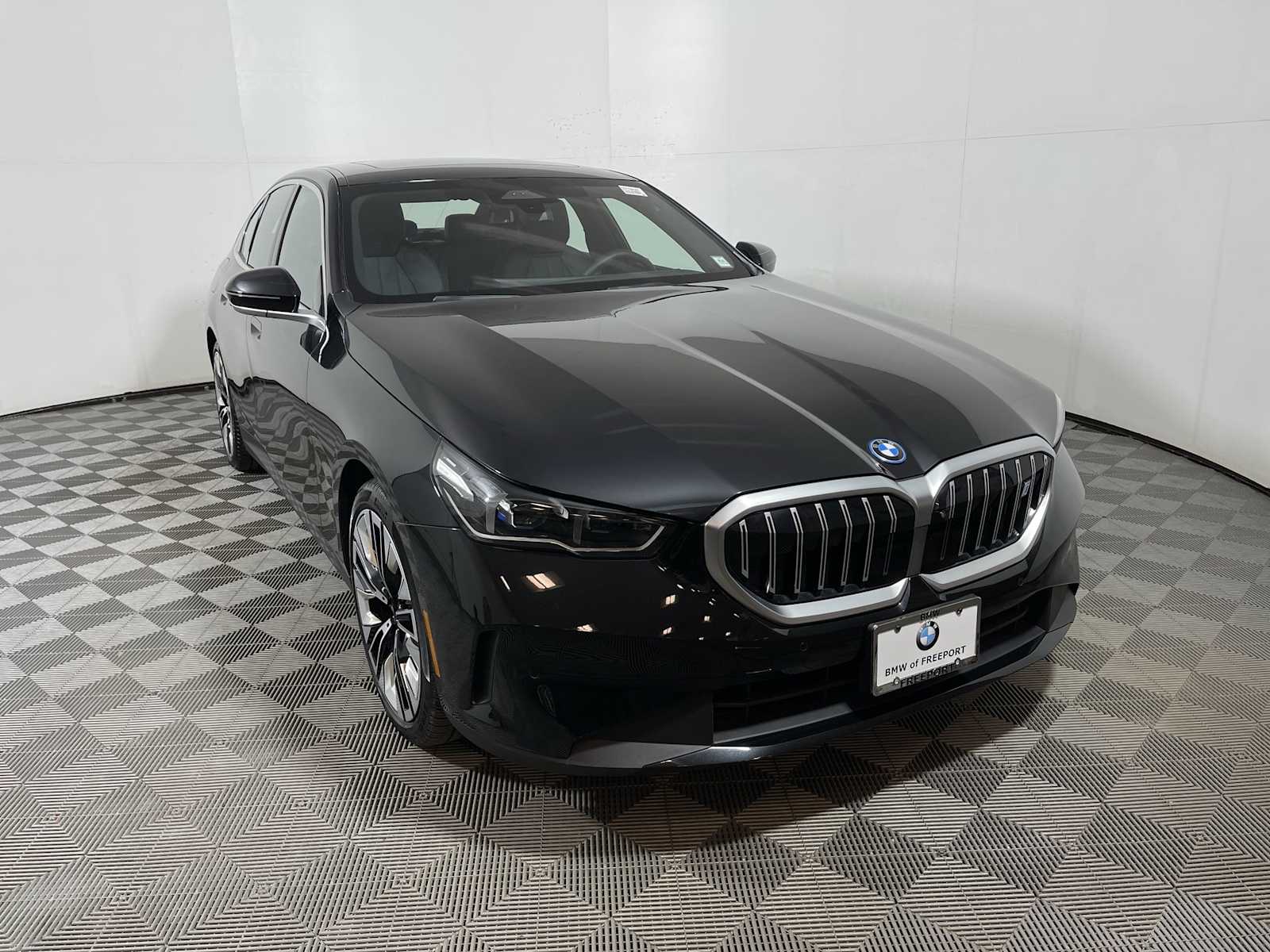 Used 2025 BMW i5 40 with VIN WBY13HG02SCT74416 for sale in Freeport, NY