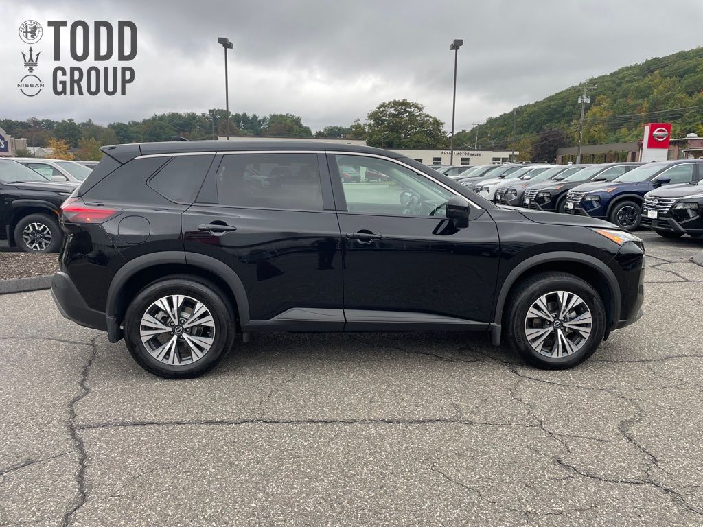2022 Nissan Rogue SV photo 4