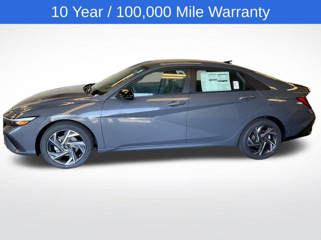 2025 Hyundai Elantra SEL Sport photo 3