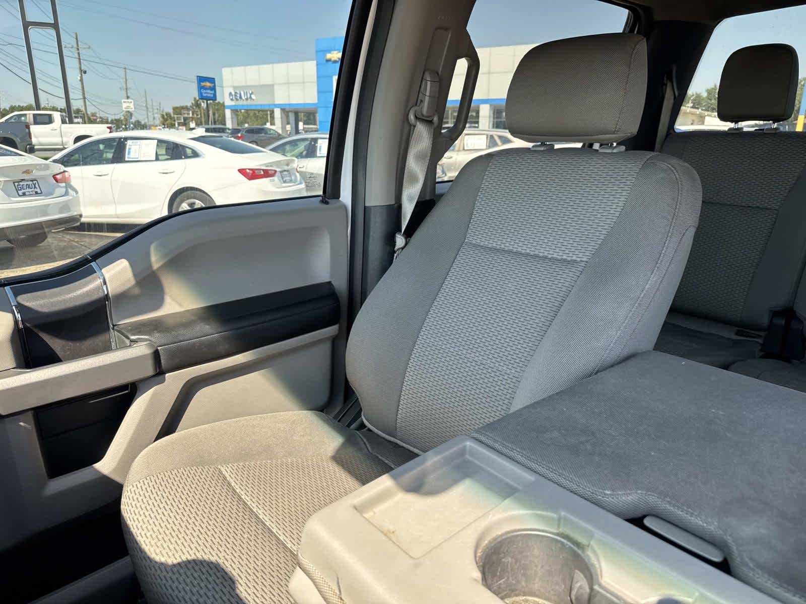 2015 Ford F-150 XLT photo 32