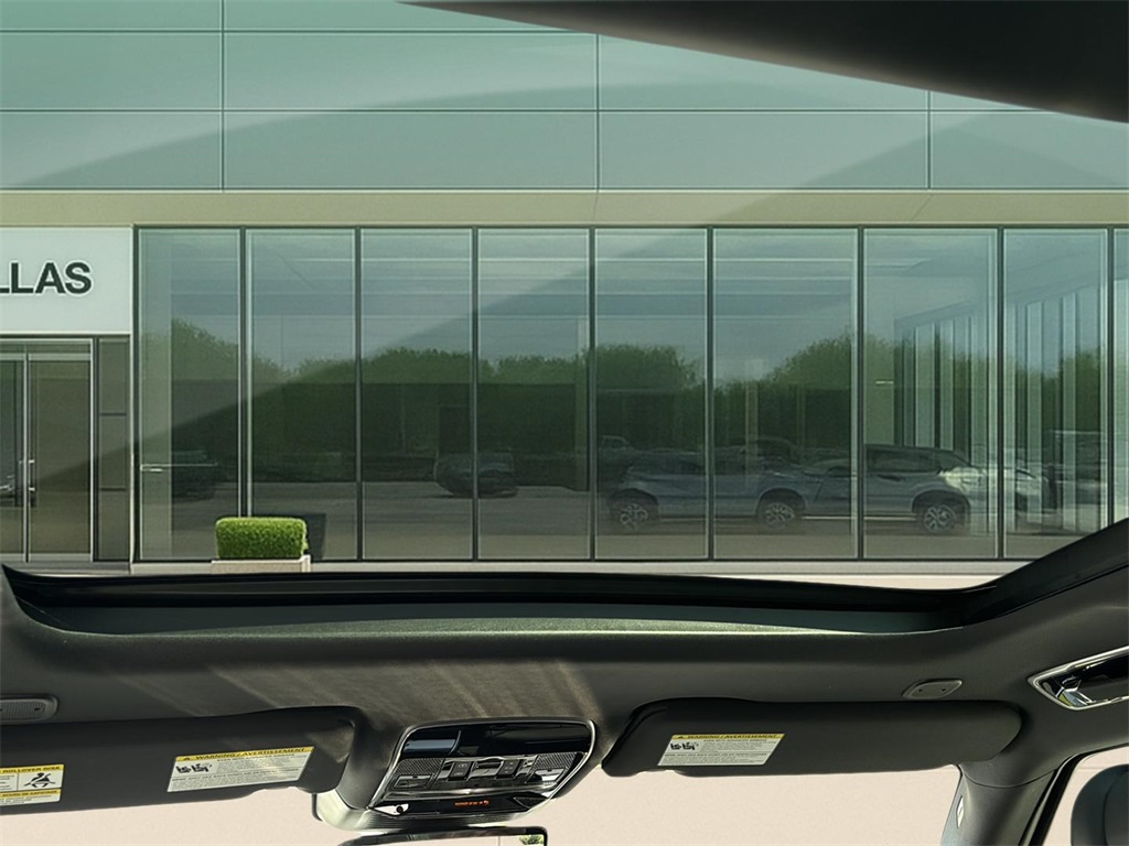 2025 Land Rover Range Rover SE photo 14