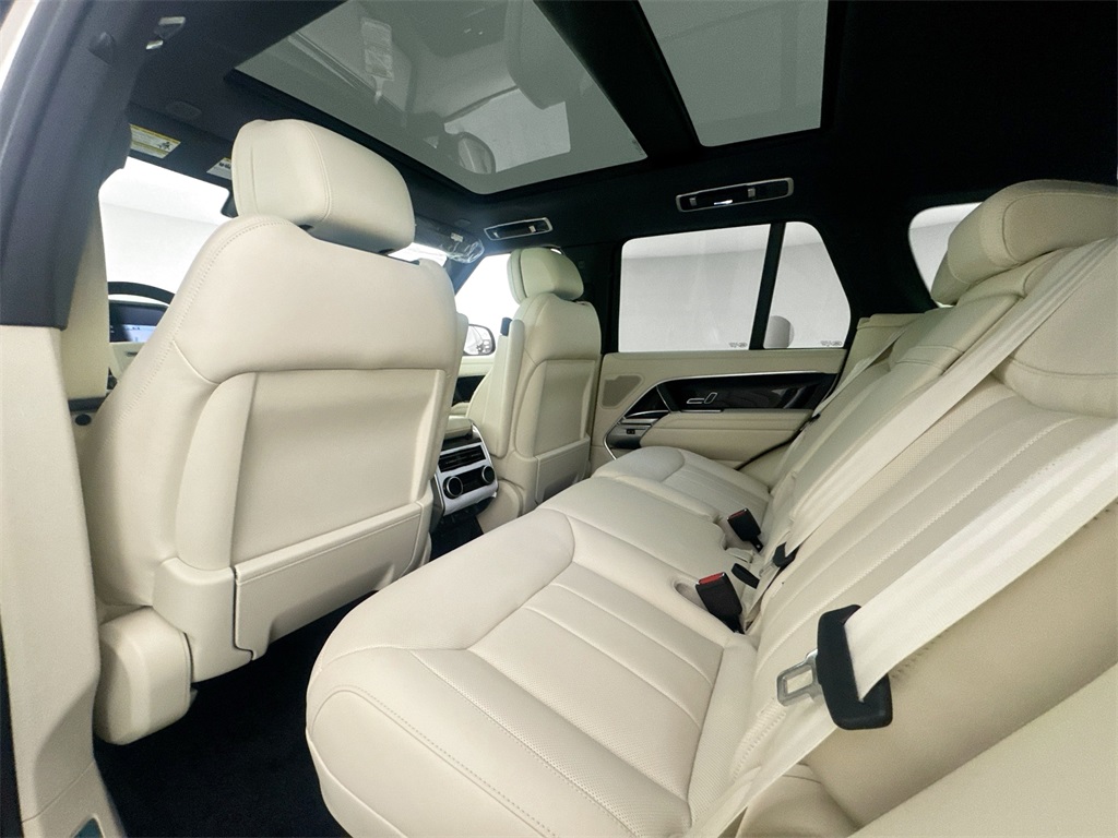 2025 Land Rover Range Rover SE photo 21