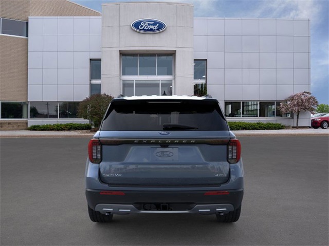 2025 Ford Explorer photo 4