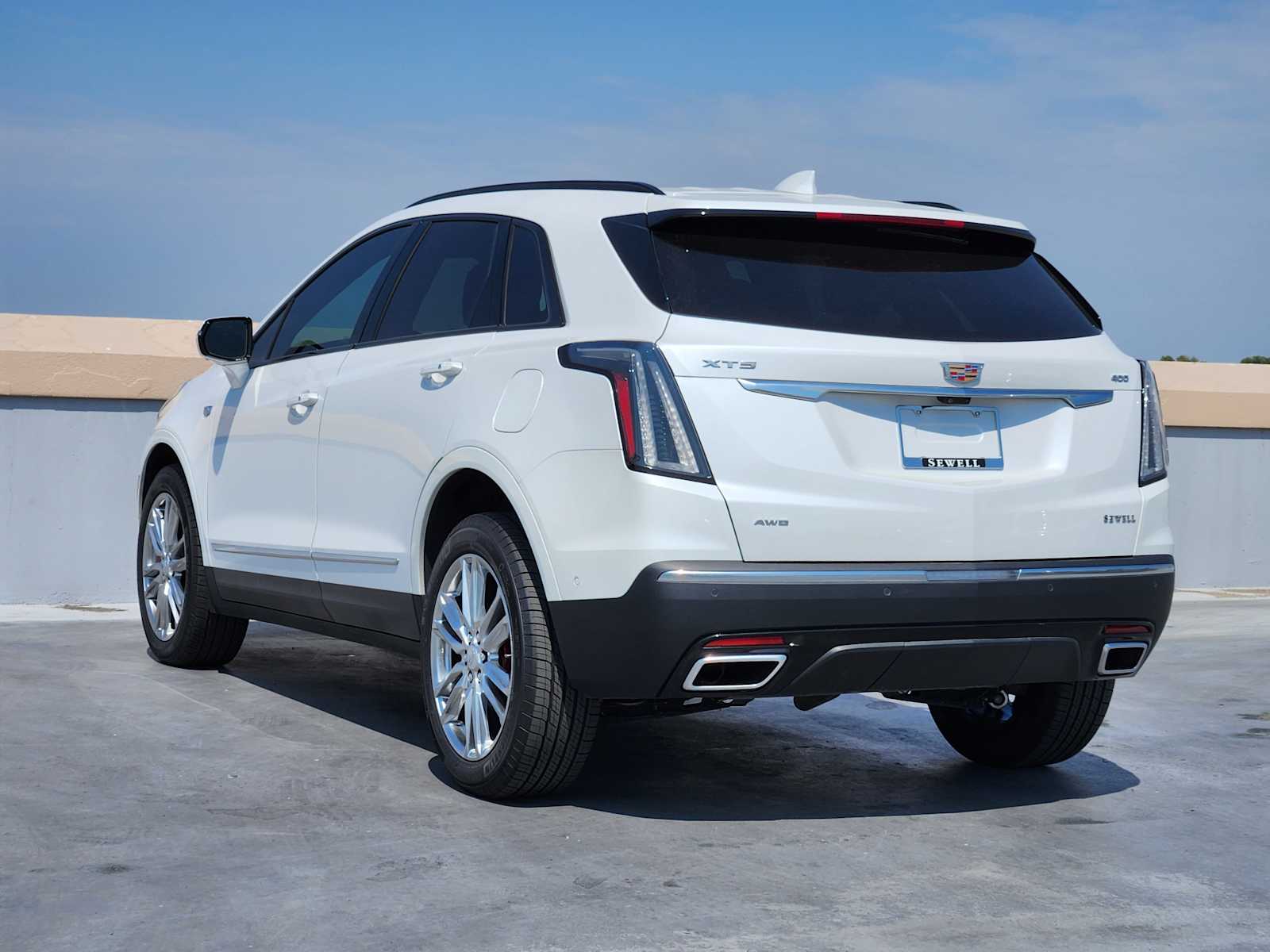 2025 Cadillac XT5 Sport photo 3