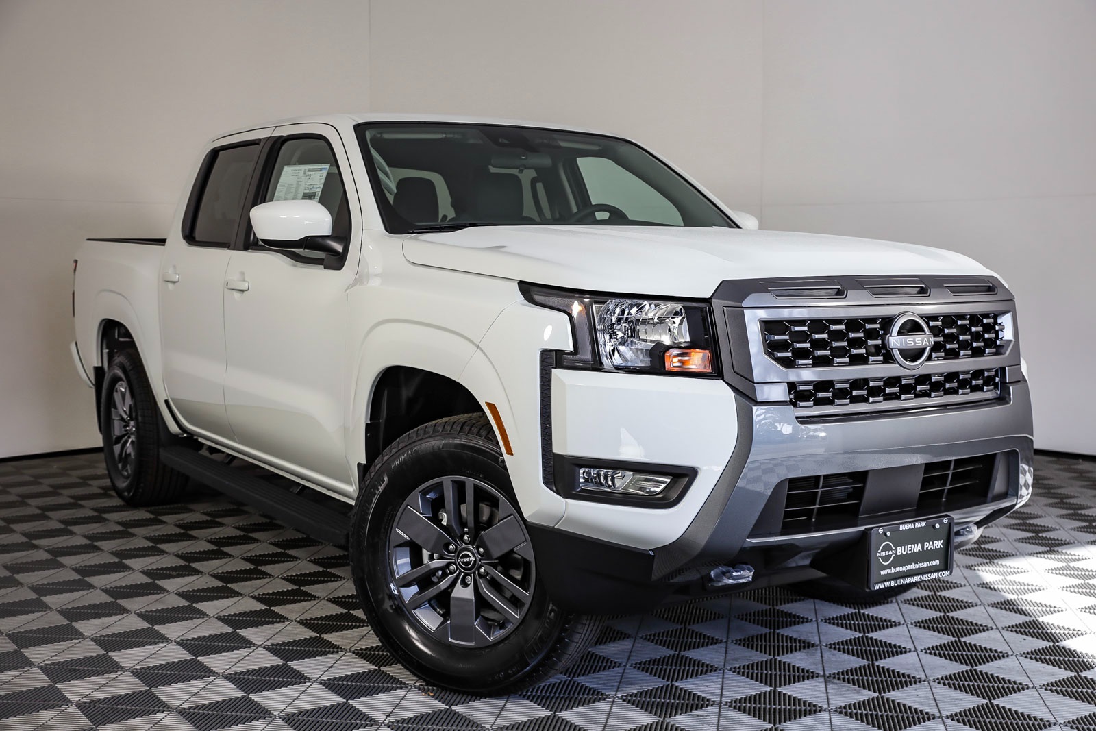 2025 Nissan Frontier SV's photo