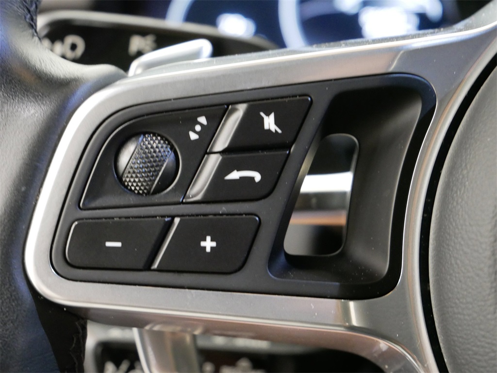 2022 Porsche Cayenne photo 18