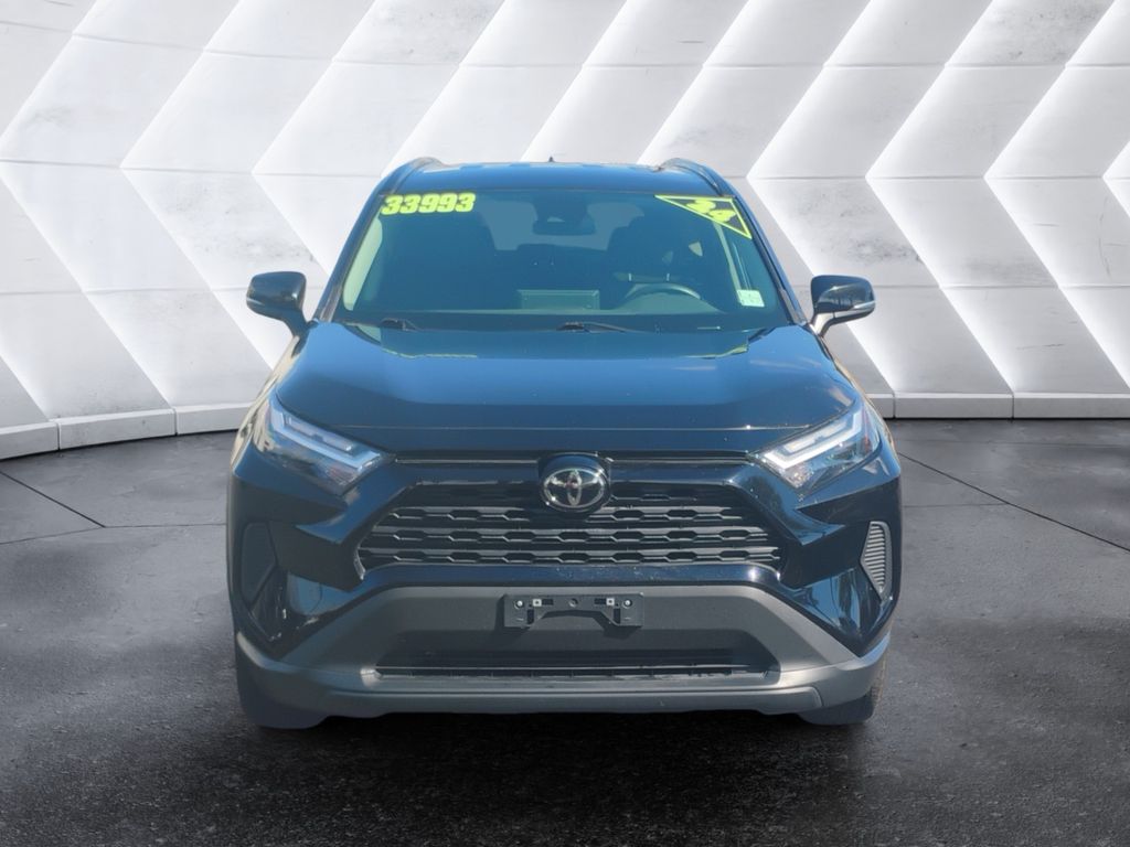 2024 Toyota RAV4 XLE photo 2
