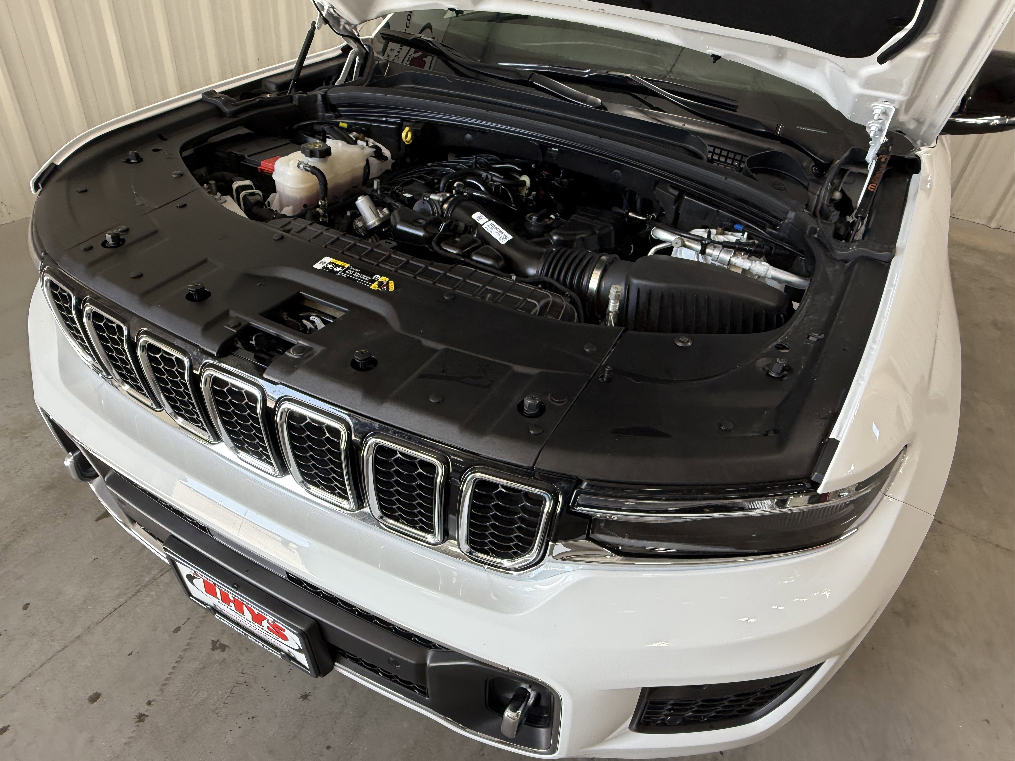 2023 Jeep Grand Cherokee Overland photo 16