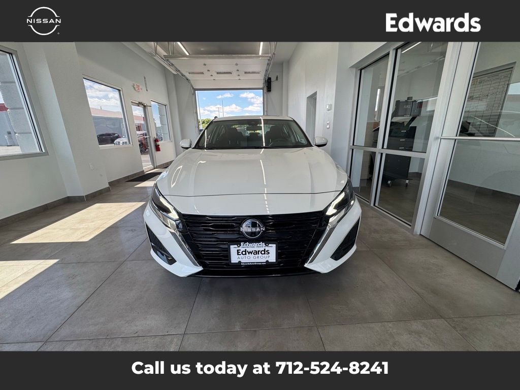 2025 Nissan Altima SV photo 4