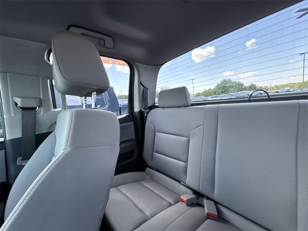 2018 Chevrolet Silverado 1500 Custom photo 12