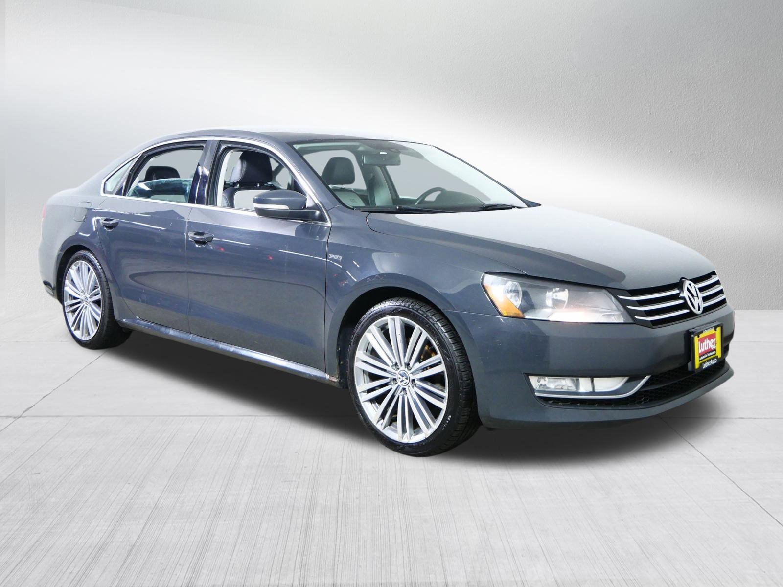 2014 Volkswagen Passat Sport's photo