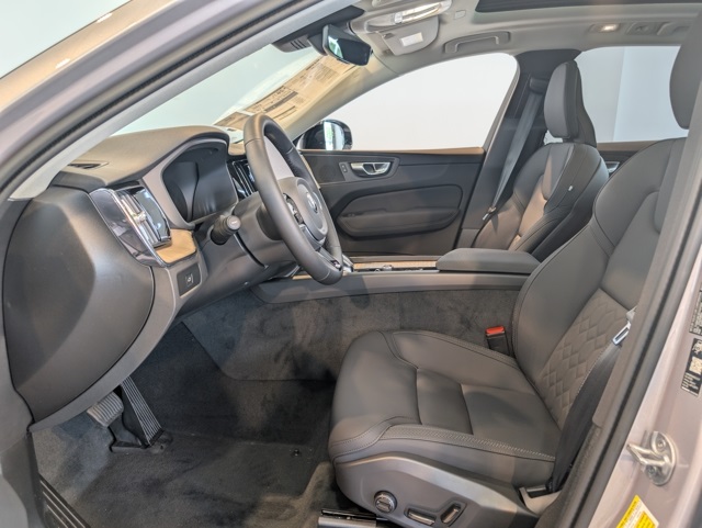 2026 Volvo XC60 B5 Plus photo 10
