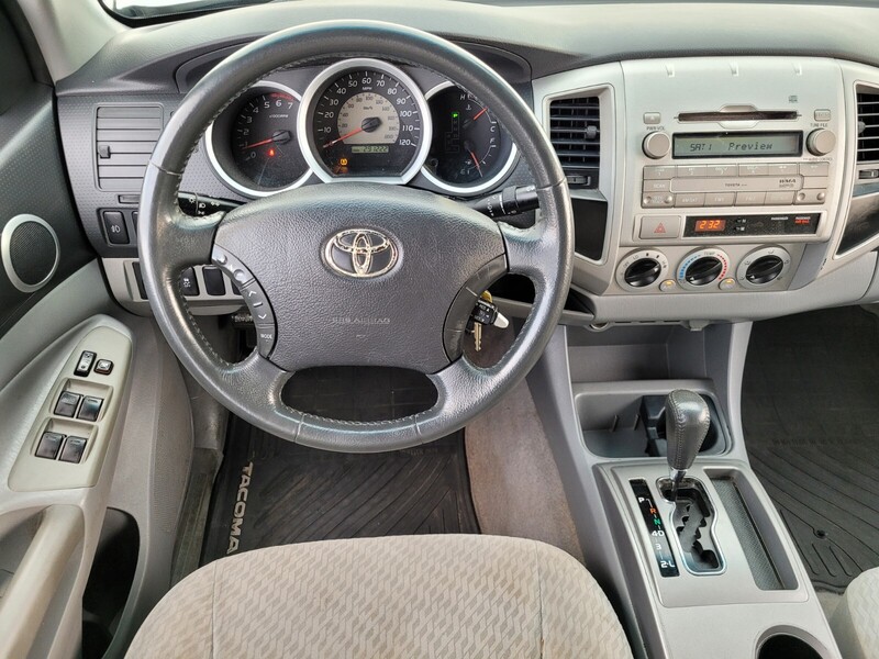 2011 Toyota Tacoma Double Cab V6 PreRunner photo 11