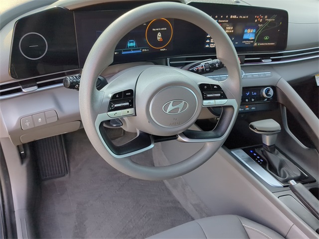 2024 Hyundai Elantra SEL photo 13