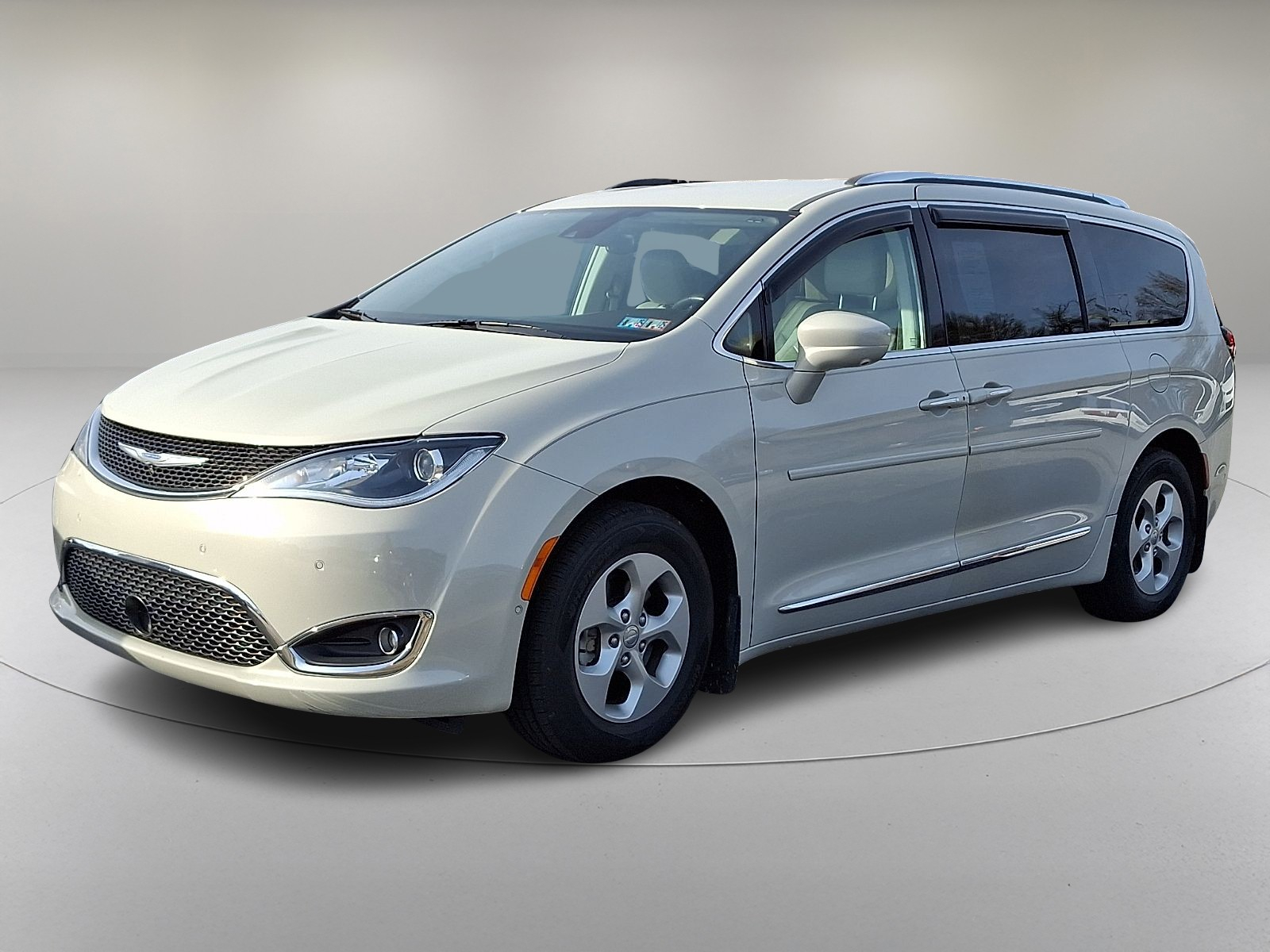 2017 Chrysler Pacifica Touring Plus photo 4