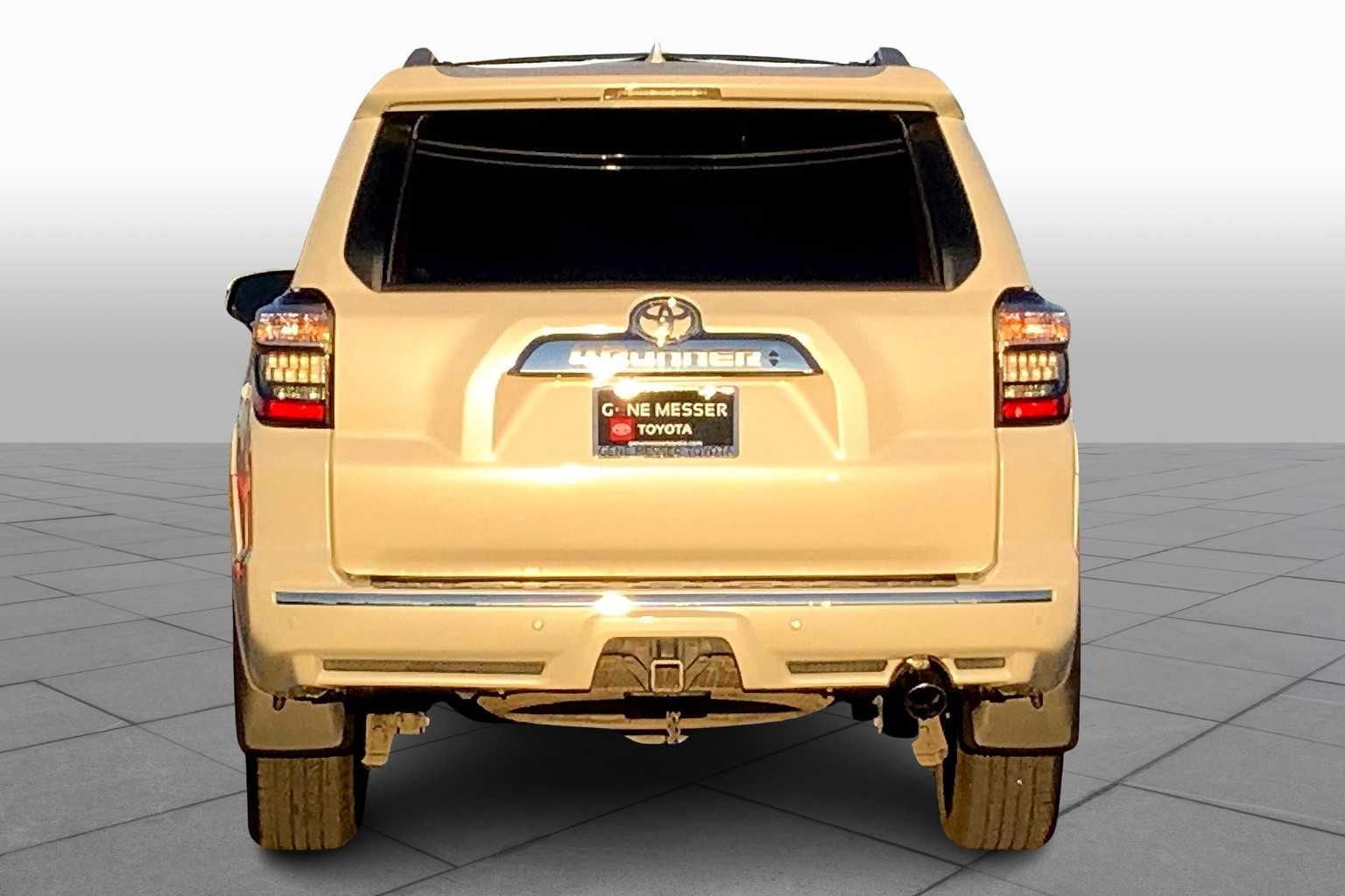 2016 Toyota 4Runner Limited photo 4