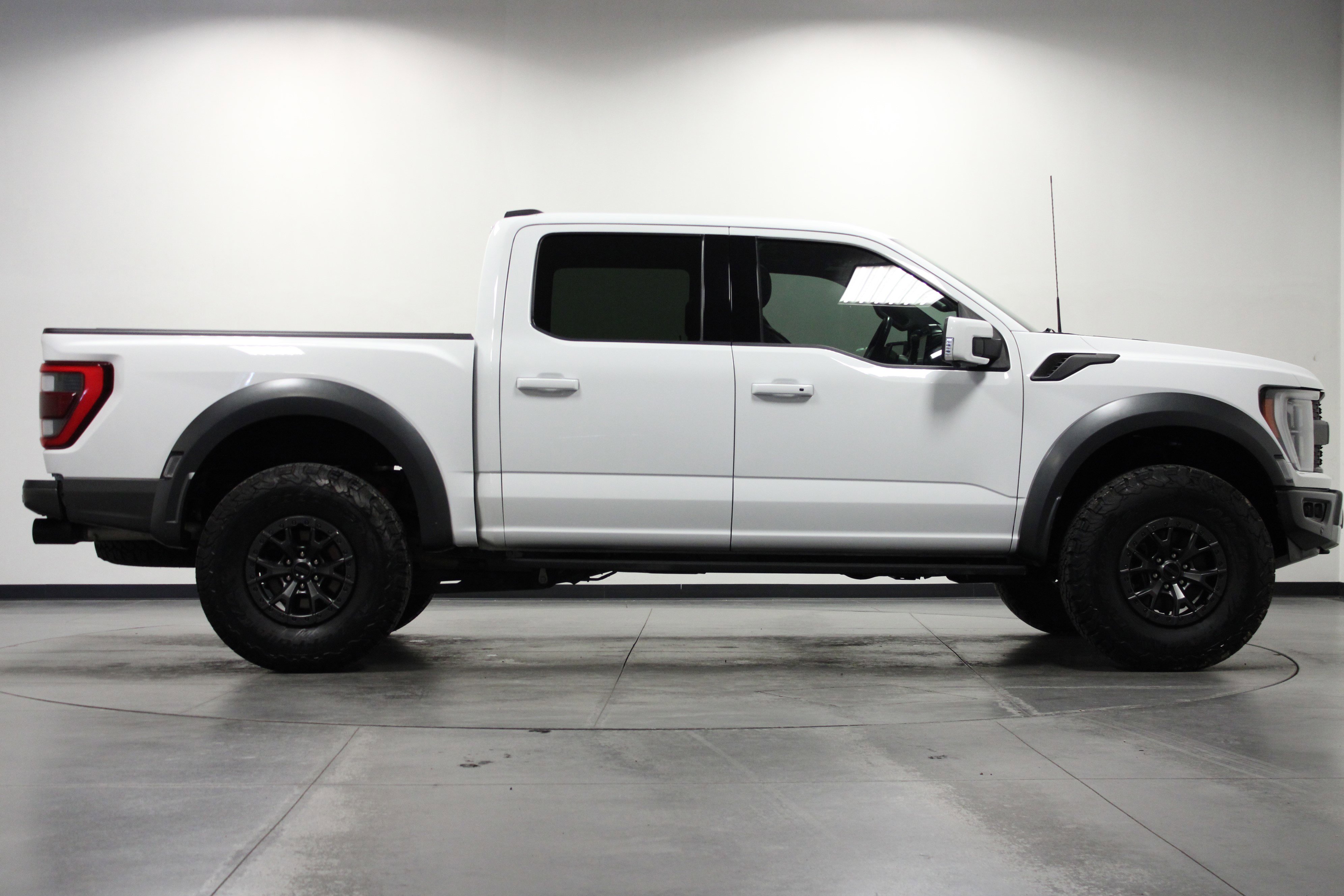 2022 Ford F-150 Raptor photo 2