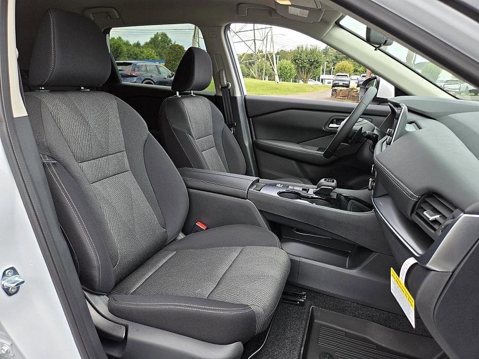 2026 Nissan Rogue SV photo 13