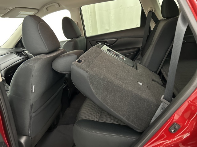 2018 Nissan Rogue SV photo 24