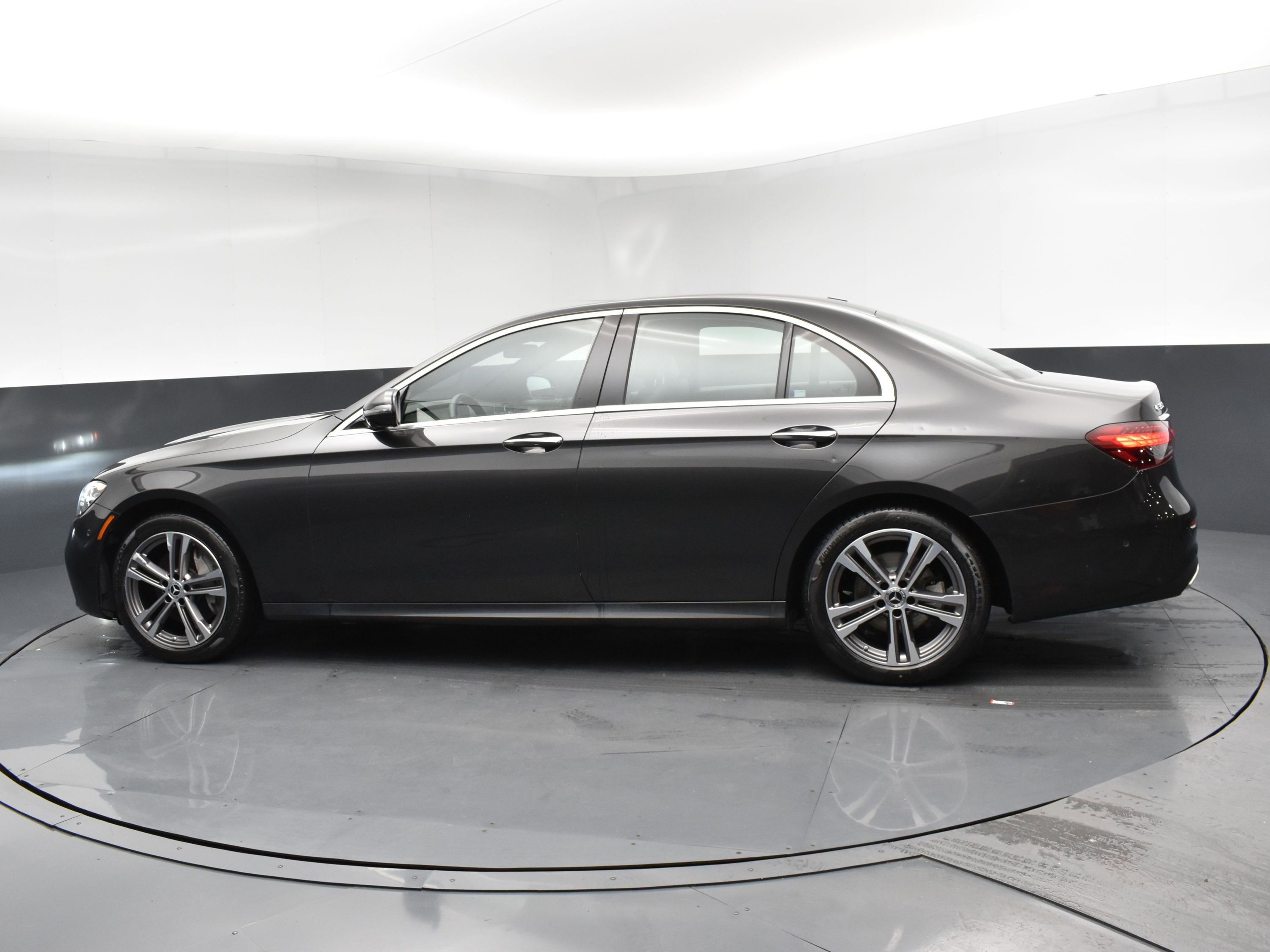 2021 Mercedes Benz E 350 4MATIC Sedan photo 4