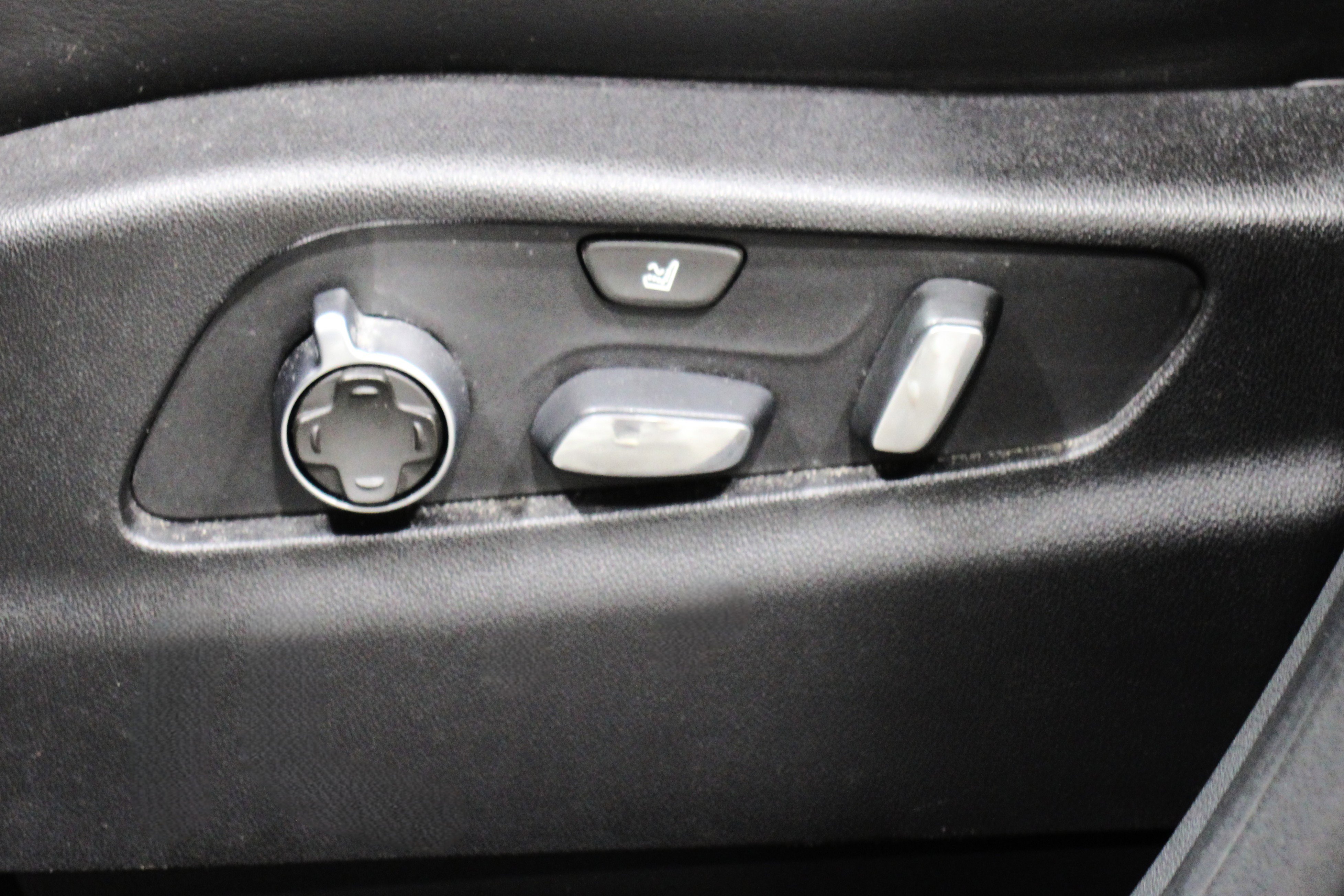 2019 Cadillac XT4 Premium Luxury photo 4