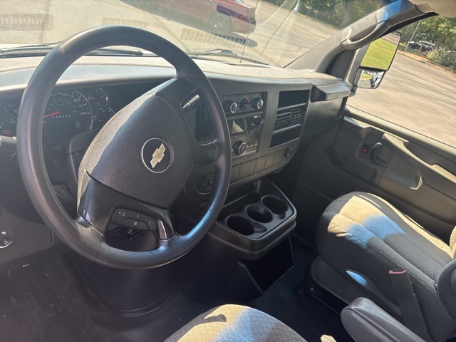2008 Chevrolet Express Cutaway 3500 Base photo 9
