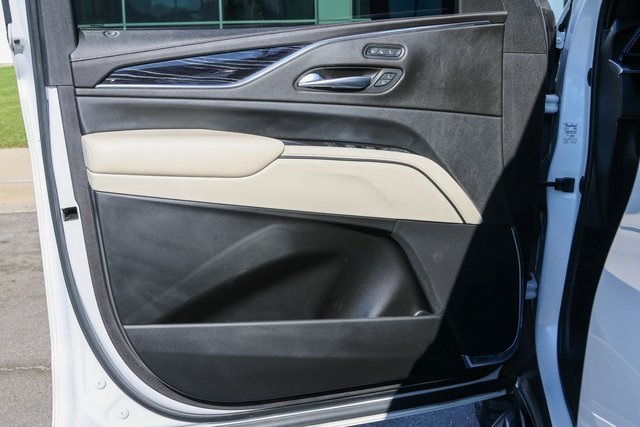 Used 2021 White Cadillac Sport image 12