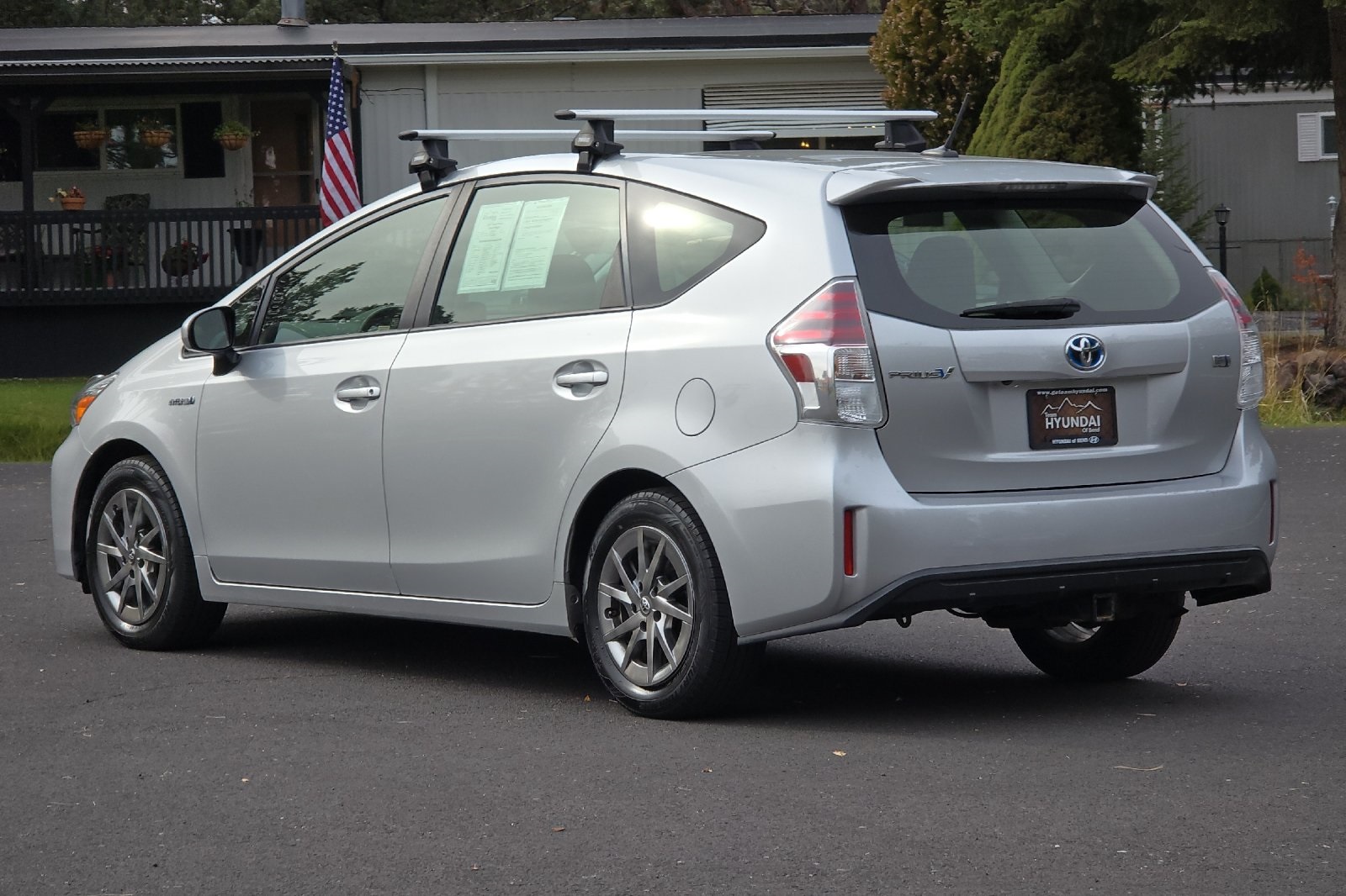 2017 Toyota Prius V Four photo 4