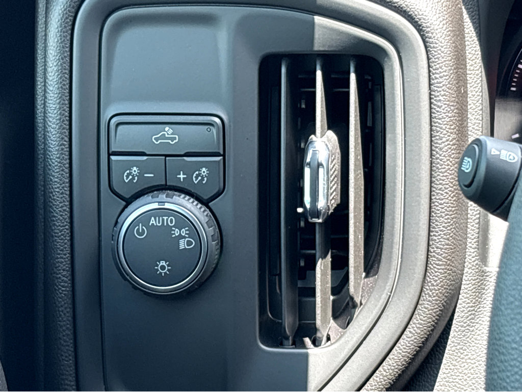 2025 Chevrolet Silverado 1500 Custom photo 13