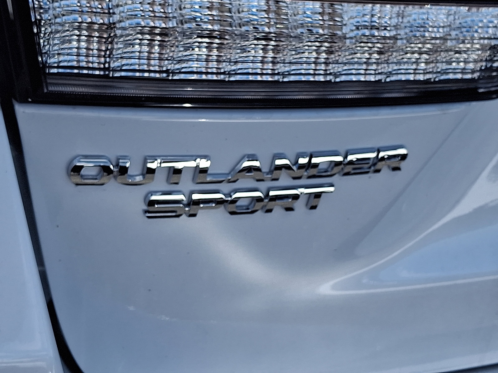 2025 Mitsubishi Outlander Sport ES photo 2