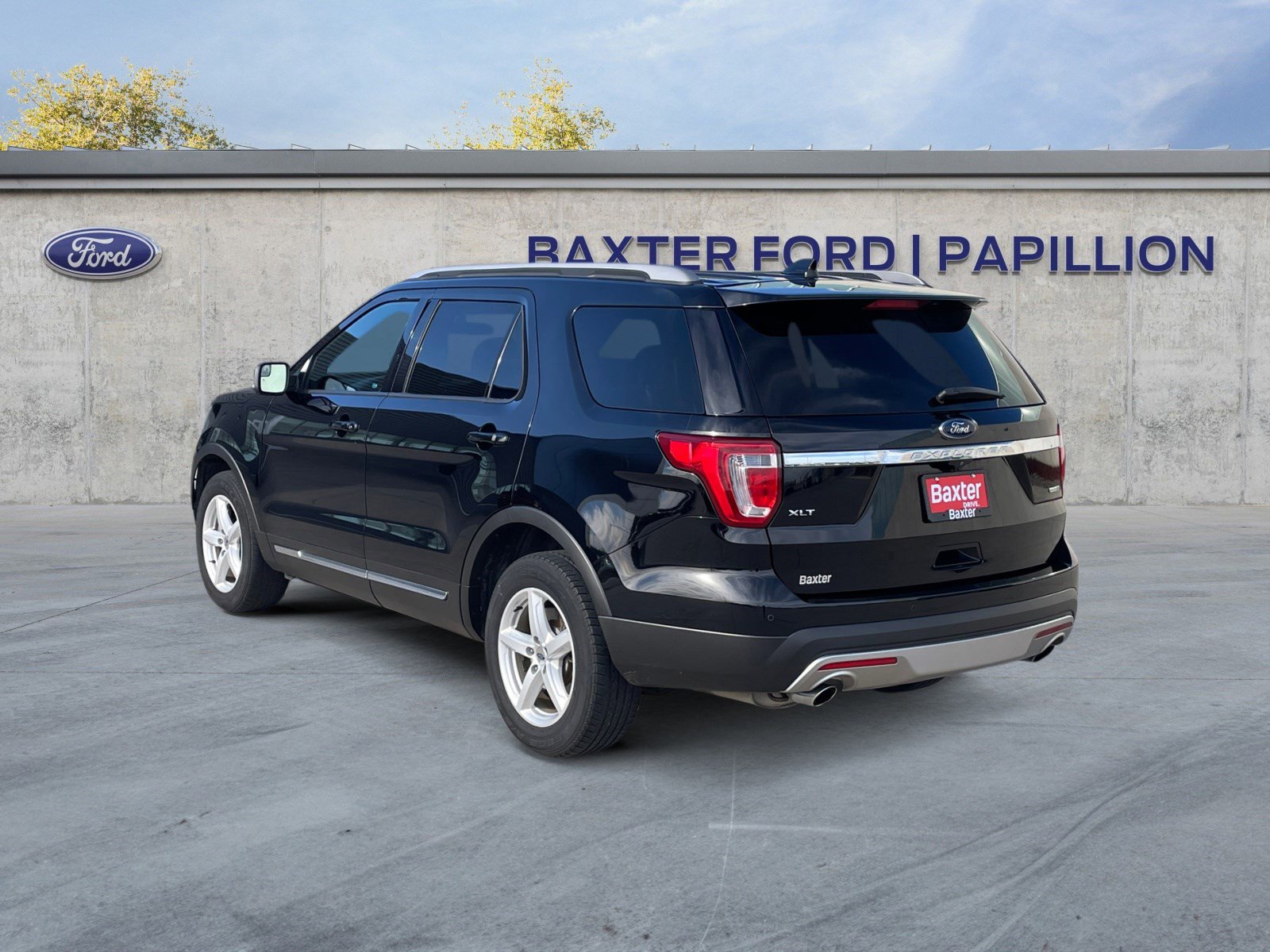 2017 Ford Explorer XLT photo 3