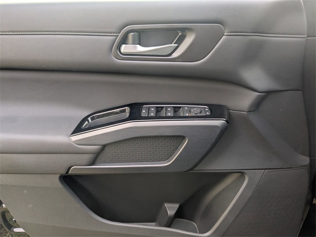2025 Nissan Pathfinder SL photo 10