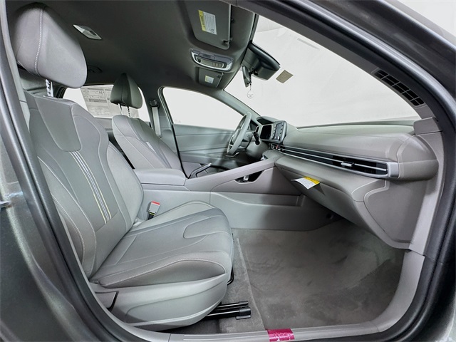 2025 Hyundai Elantra SEL Sport photo 31