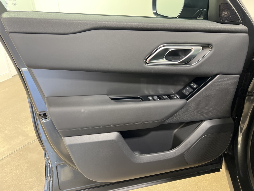 2025 Land Rover Range Rover Velar SE photo 8