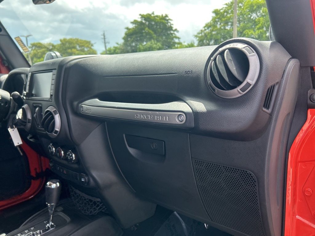 2015 Jeep Wrangler Unlimited Sport photo 21