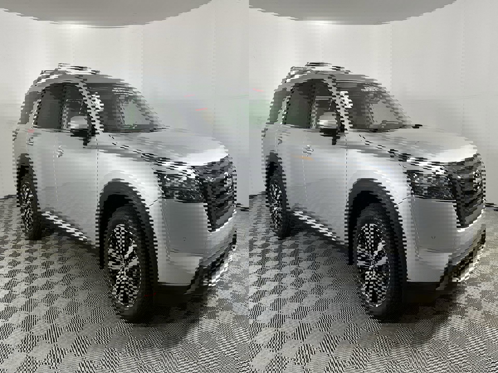 New 2025 Nissan Pathfinder Platinum SUV in South Florida