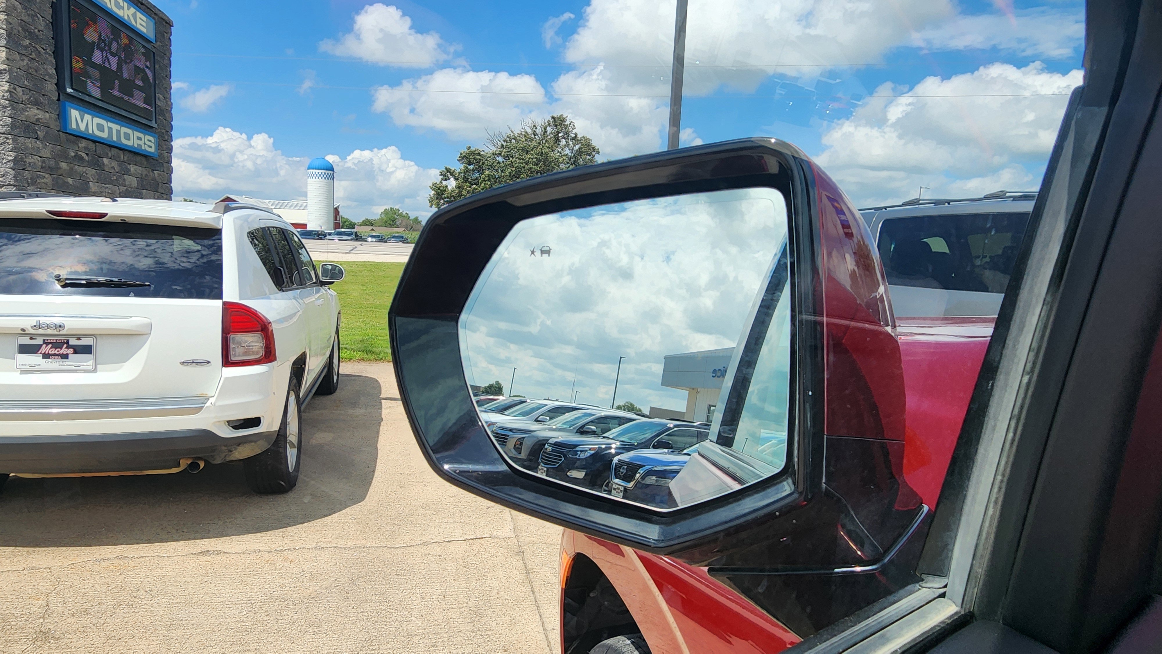 2021 Chevrolet Tahoe RST photo 2