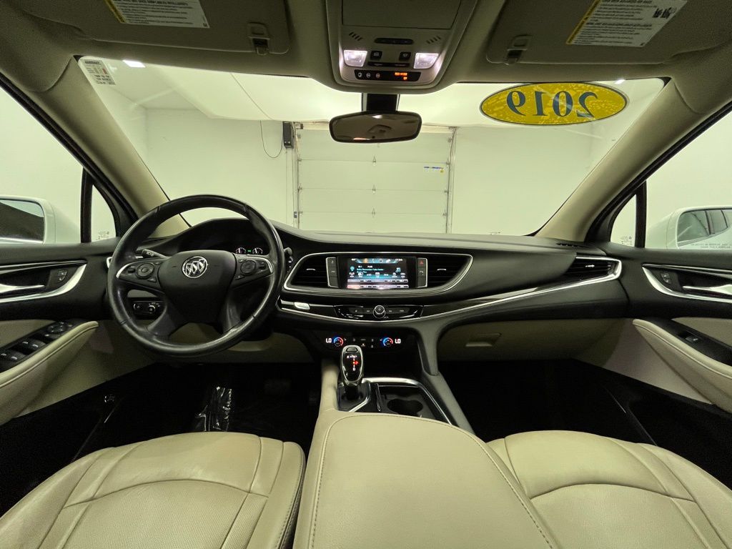 2019 Buick Enclave Essence photo 2
