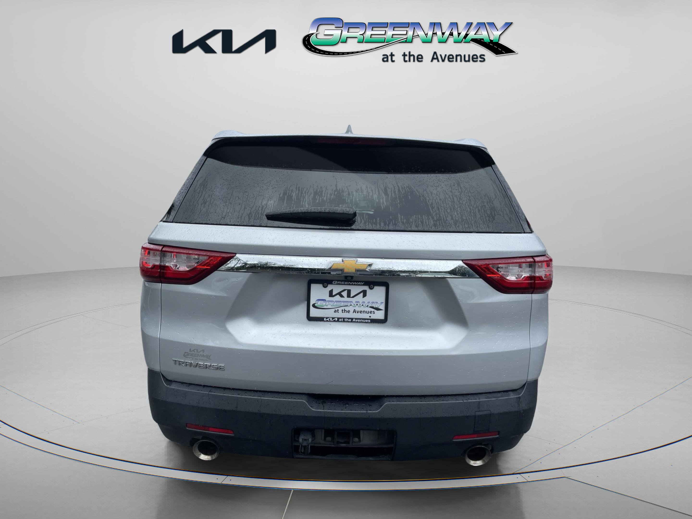2020 Chevrolet Traverse LS photo 2