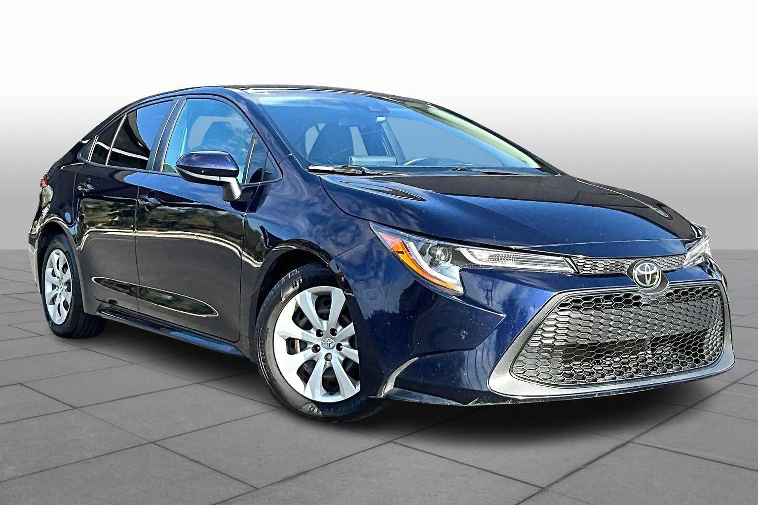 2022 Toyota Corolla LE photo 2