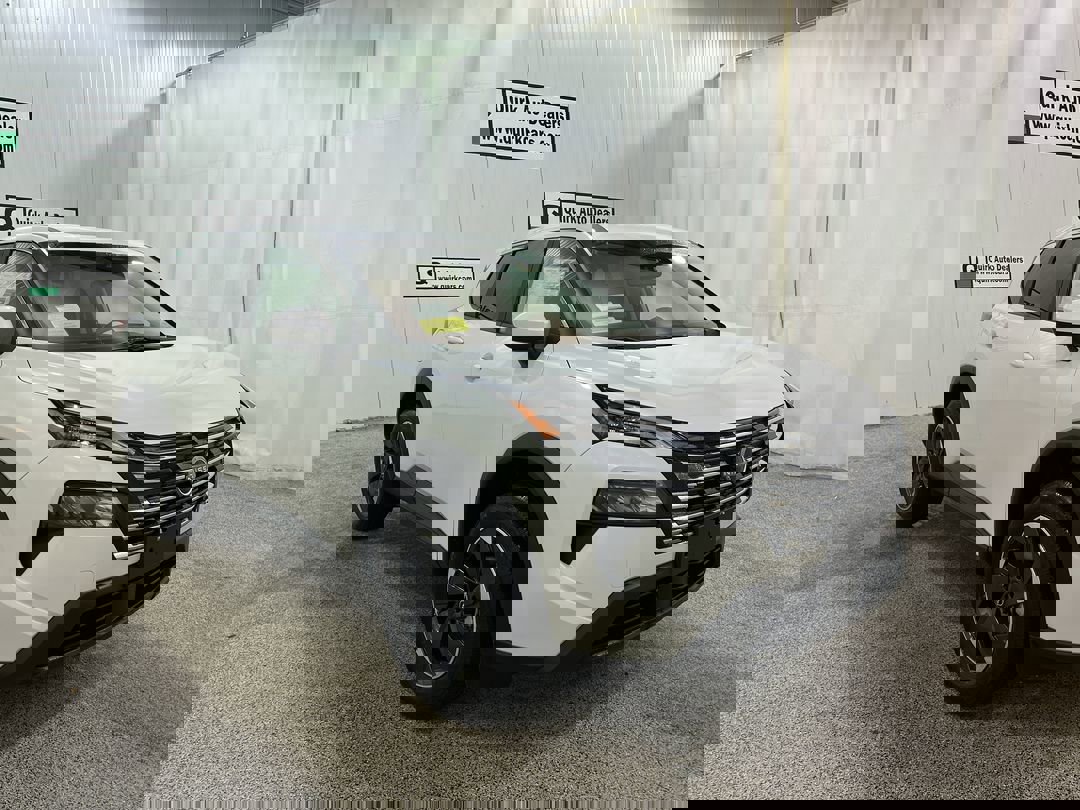 2026 Nissan Rogue SV's photo