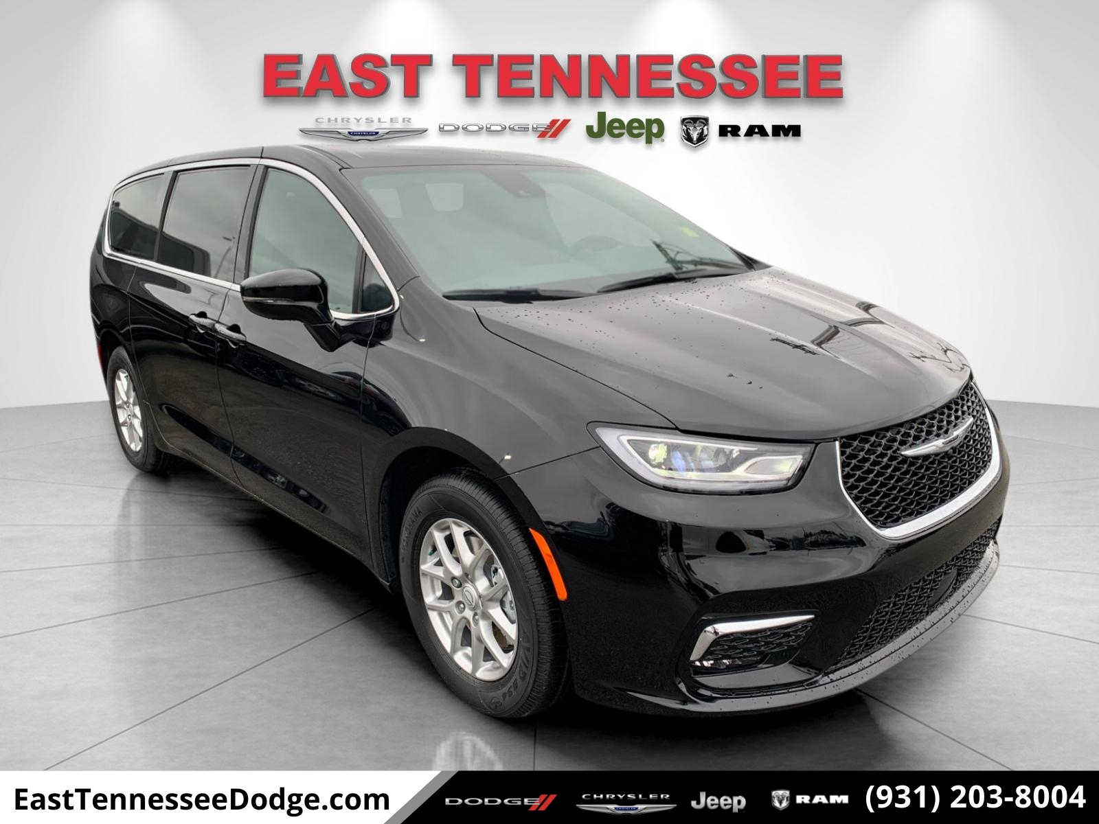 2026 Chrysler Pacifica Select's photo