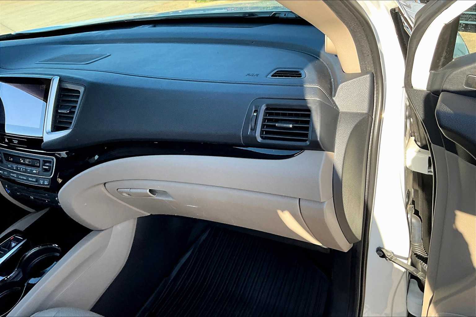 2018 Honda Pilot Elite photo 16